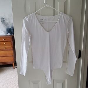 🌟 Everlane The Long-Sleeve Supima V-Neck Bodysuit with Thong Bottom, White (S)*